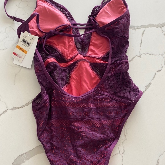 Becca color play crochet plunging one piece Merlot - Picture 7 of 8